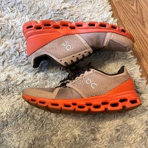 On cloud Cloudstratus sneakers